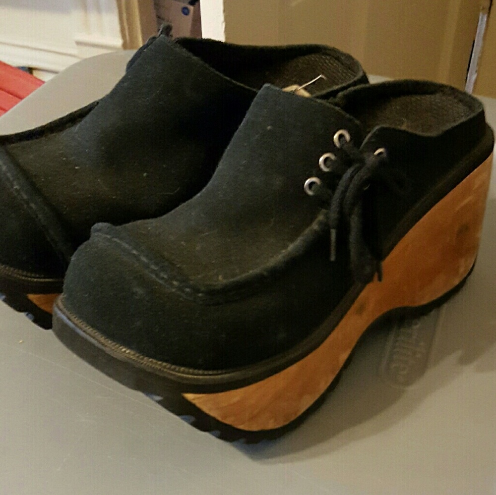 Super cute clogs